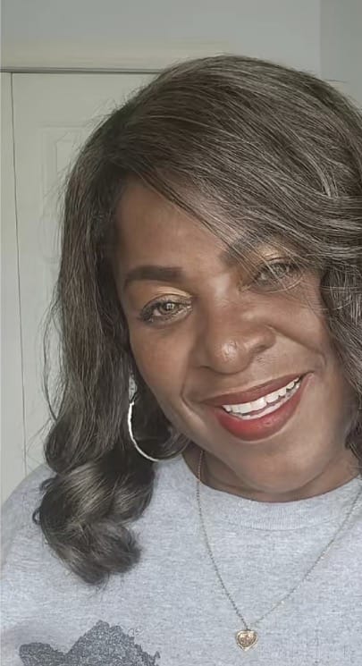 Customer photo review of Luvwin 5x5 Salt & Pepper Body Wave Glueless Bob Wig 100% Human Hair