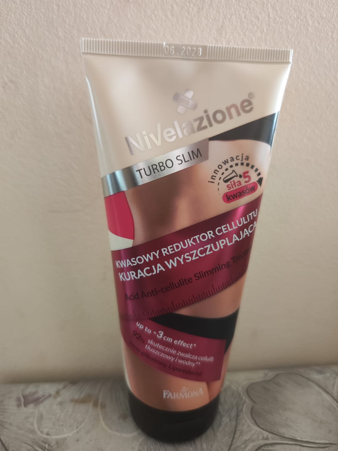 Customer photo review of Термоактивен киселинен антицелулитен крем Farmona Nivelazione Turbo Slim