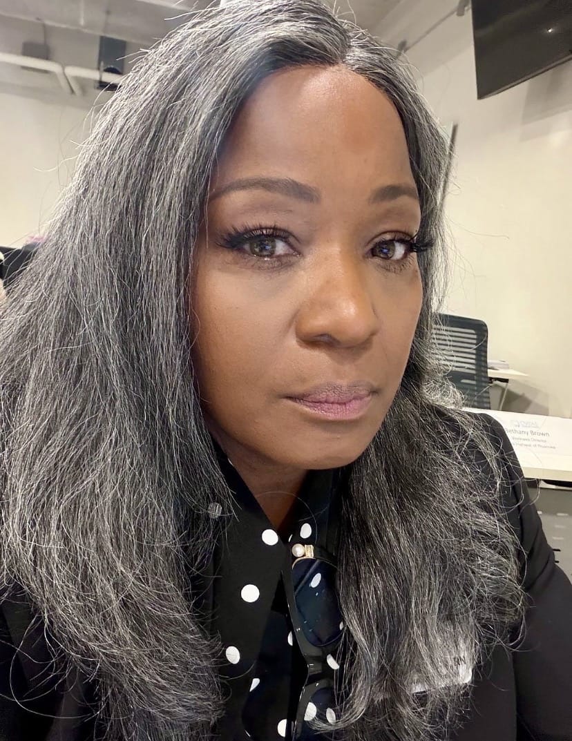 Customer photo review of Luvwin 5x5 Closure Kinky Straight Salt & Pepper Free Parting Glueless Wig
