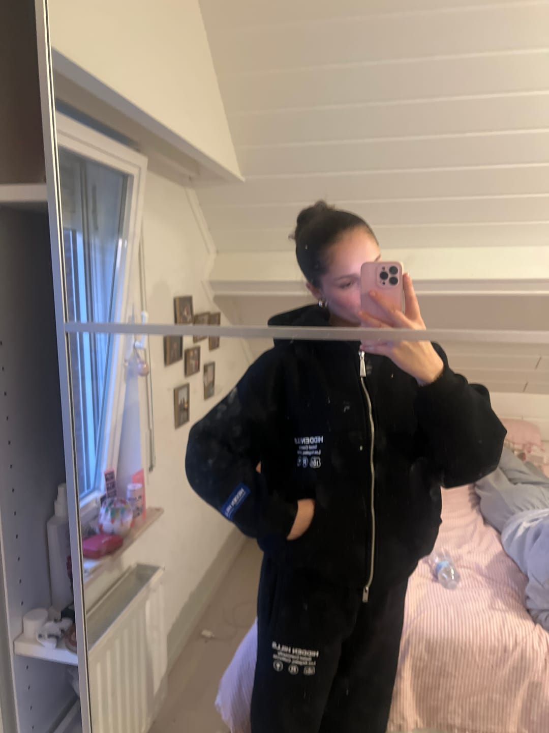 Customer photo review of LABEL ZIP HOODIE BLACK