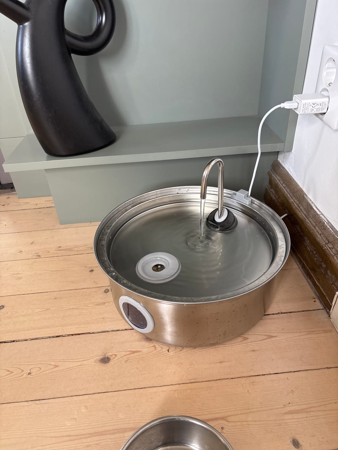 Customer photo review of Oneisall 7L Pet Water Fountain with Visual Water Level & 3 Filters