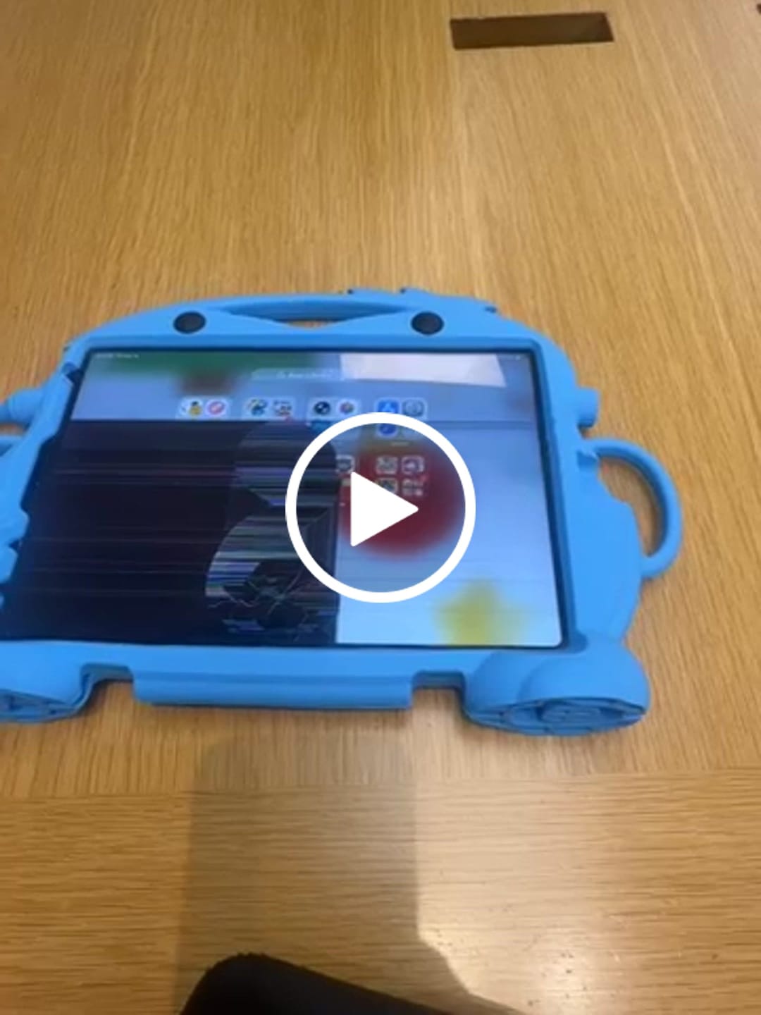 Customer video review of Wander Series Kickstand Case - iPad Air 11-inch (M2 & M3 & M4) and iPad Air 10.9-inch