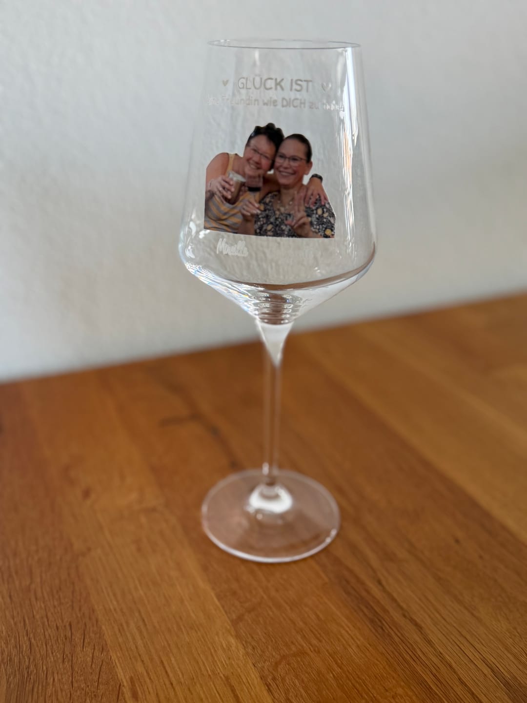 Customer photo review of Besties - Bedrucktes Weinglas mit Foto für beste Freundinnen
