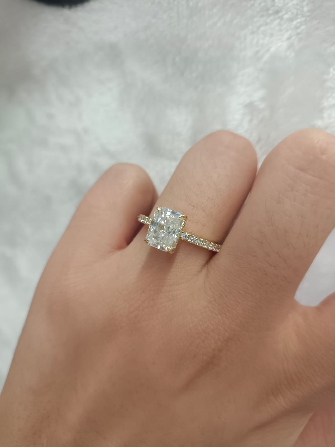 Customer photo review of S925 Rodiffy Moissanite 2.0 Ct~4.0 Ct Radiant Cut Yellow Gold/White Gold Engagement Ring For Women