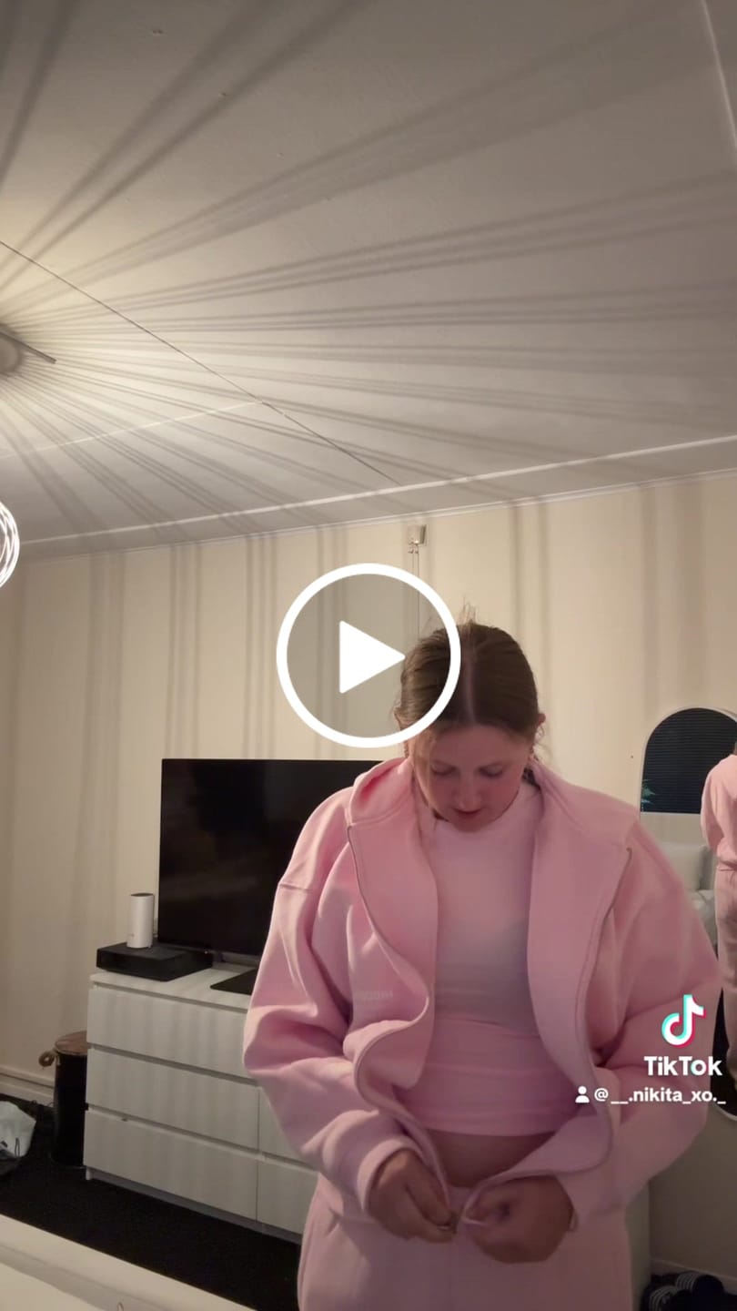 Customer video review of LABEL ZIP HOODIE LIGHT PINK