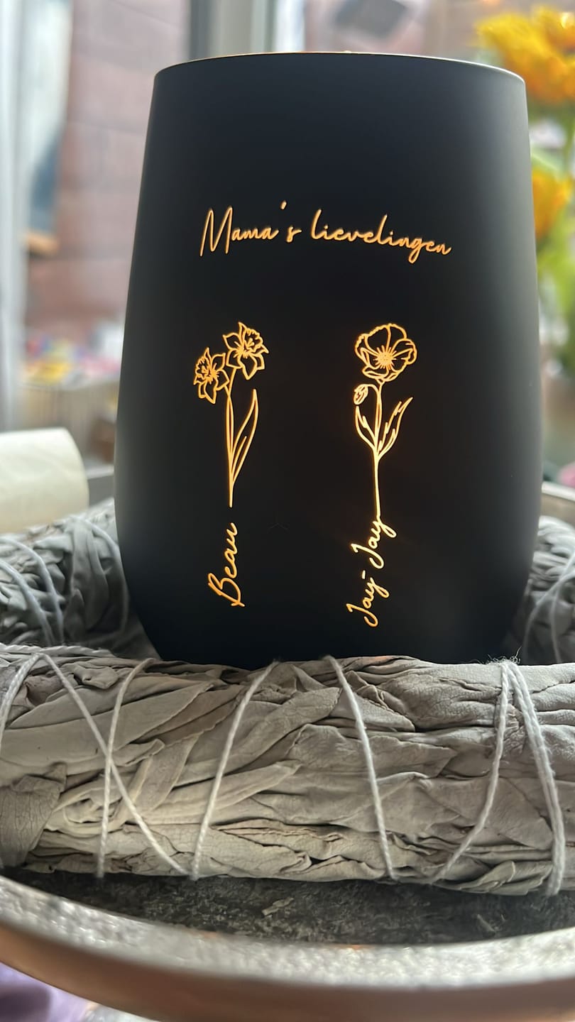 Customer photo review of Mama’s tuin – Gepersonaliseerde lantaarn met bloemen en namen voor mama en oma