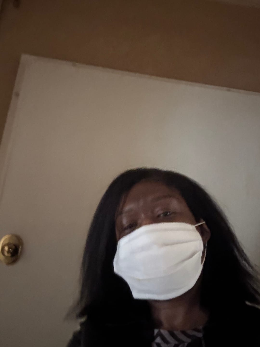Customer photo review of 4C Edges | Luvwin 180% Density Deep Side Parted Undetectable Lace Glueless Kinky Straight Bob Wig