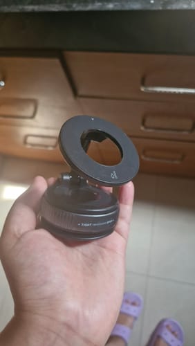 Customer holding the black Casence 360° MagPro Magnetic Phone Holder in their palm.