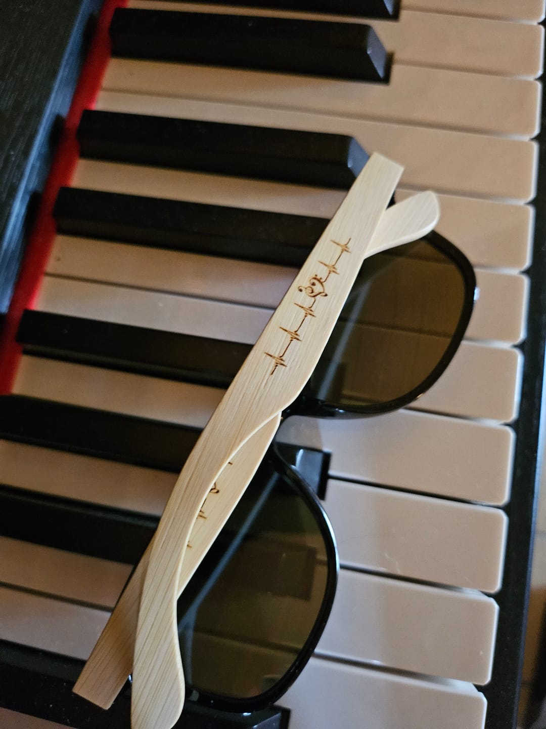 Customer photo review of Sonnenbrille "Musiker Herzschlag" mit Bambus-Bügeln