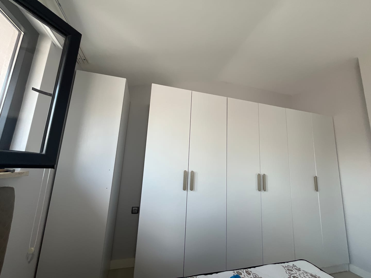 Customer photo review of Rani BA153 Geniş Gardırop Elbise Dolabı 7 Kapaklı 12 Raflı 3 Askılı Modüler Dolap Beyaz