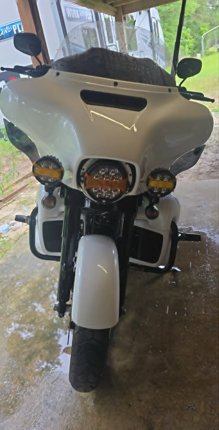 Customer photo review of D7 Pro Premium Lighting Bundle w/ Engine Guard Mounts - Harley Davidson Motorcycles
