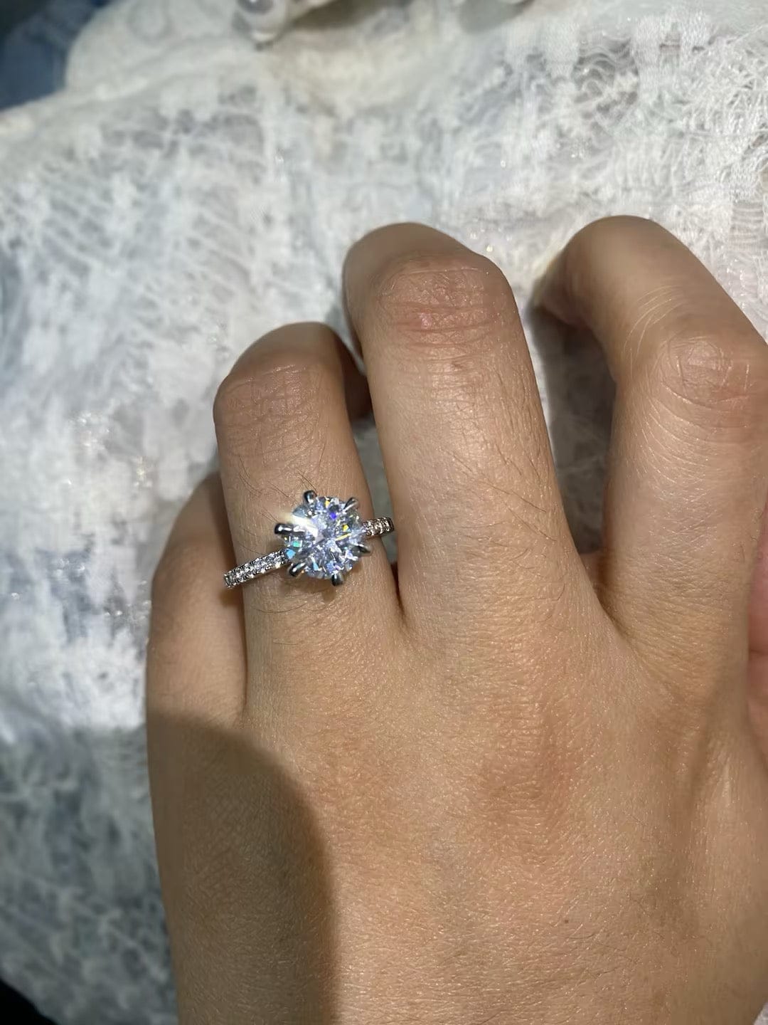 Customer photo review of Rodiffy Moissanite 2.0 Ct ～4.0 Ct Round Cut 6 Prong Promise Rings For Women