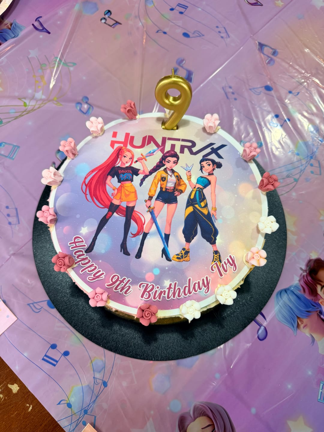 Customer photo review of Kpop Demon Hunters - Edible Icing Toppers