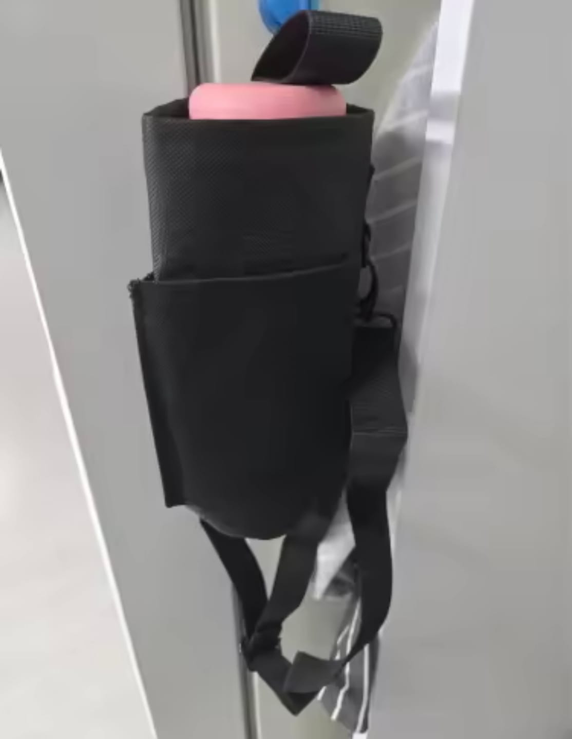 Customer photo review of Magnetic Gym Water Bottle Bag