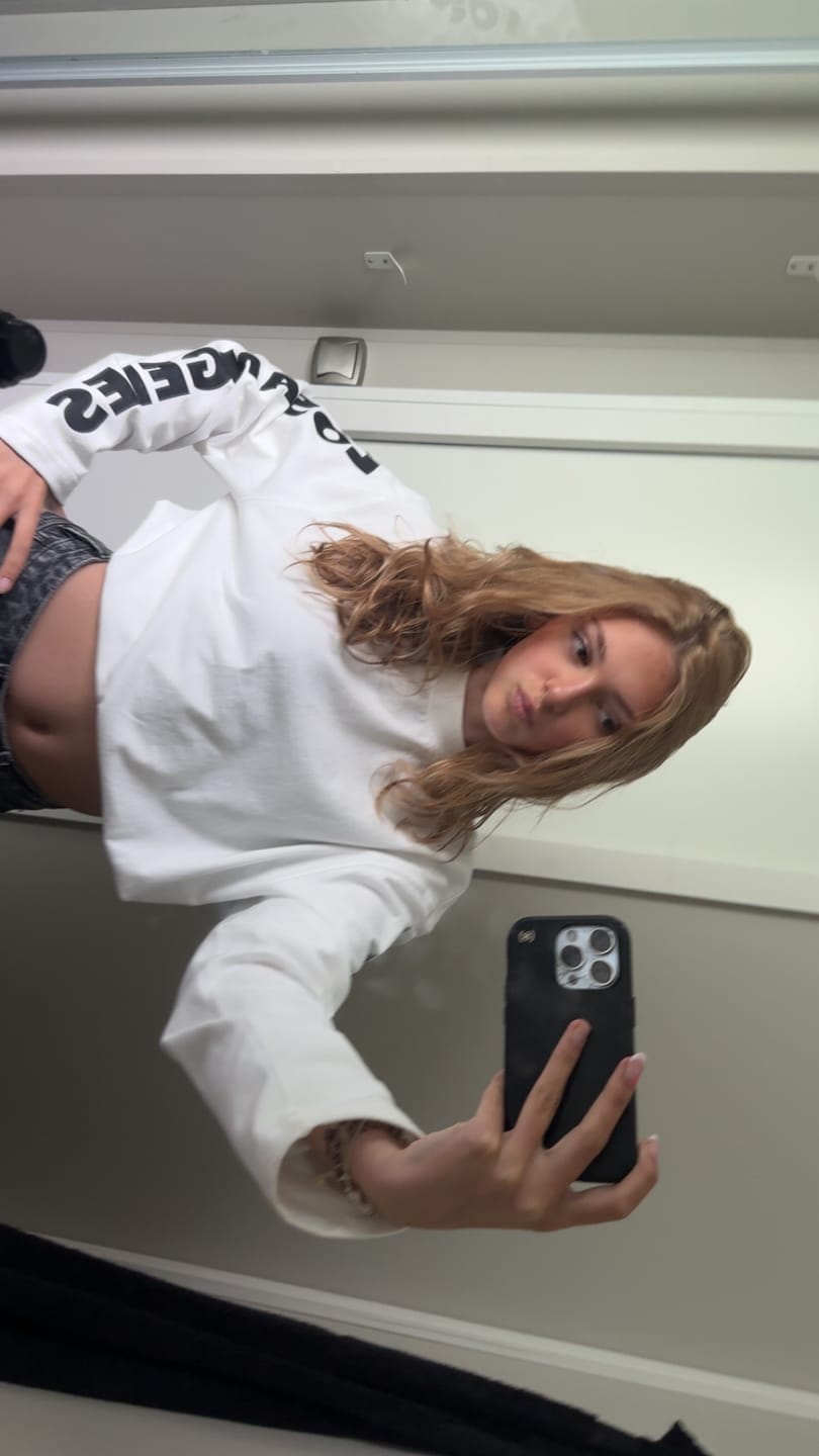 Customer photo review of LONGSLEEVE T-SHIRT WHITE