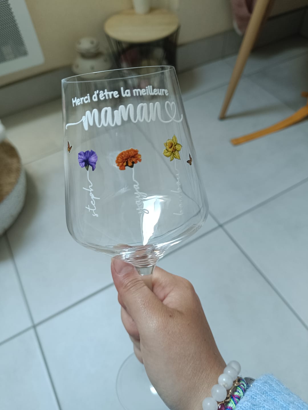 Customer photo review of Le jardin de Mamie - Verre à vin personnalisé avec fleurs de naissance pour Maman et Mamie