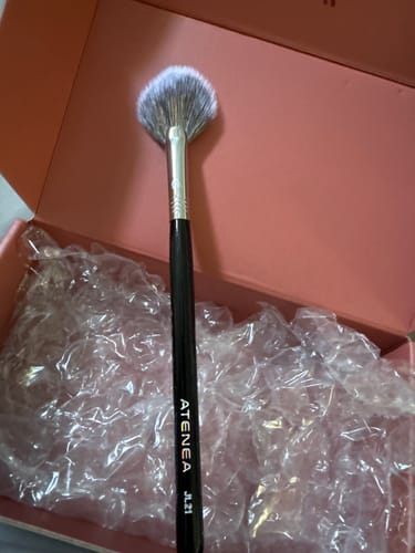 Customer photo review of JL21 - PINCEL ILUMINADOR/ POLVO SUELTO RUNWAY