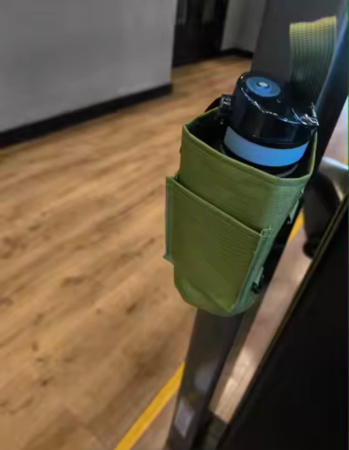 Customer photo review of Magnetic Gym Water Bottle Bag