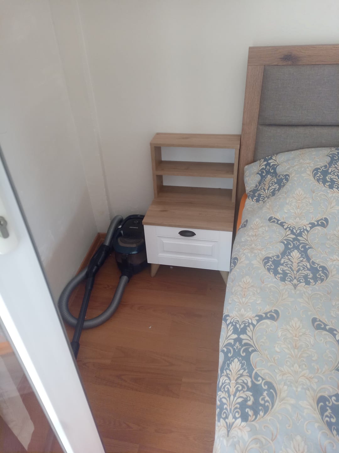 Customer photo review of Rani BD105 Komodin 2 Raflı Membran Çekmeceli Komodin Sepet Ceviz - Beyaz