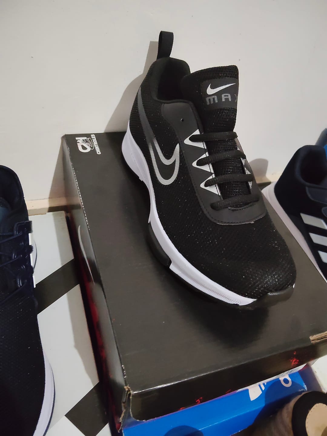 Customer photo review of Tenis 025 Negro Plata Negro