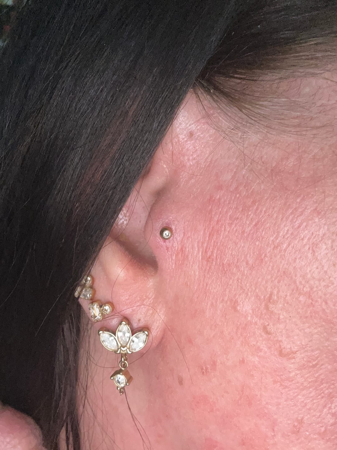 Customer photo review of Limitless Sky Lotus Ohrstecker 14K Vergoldet