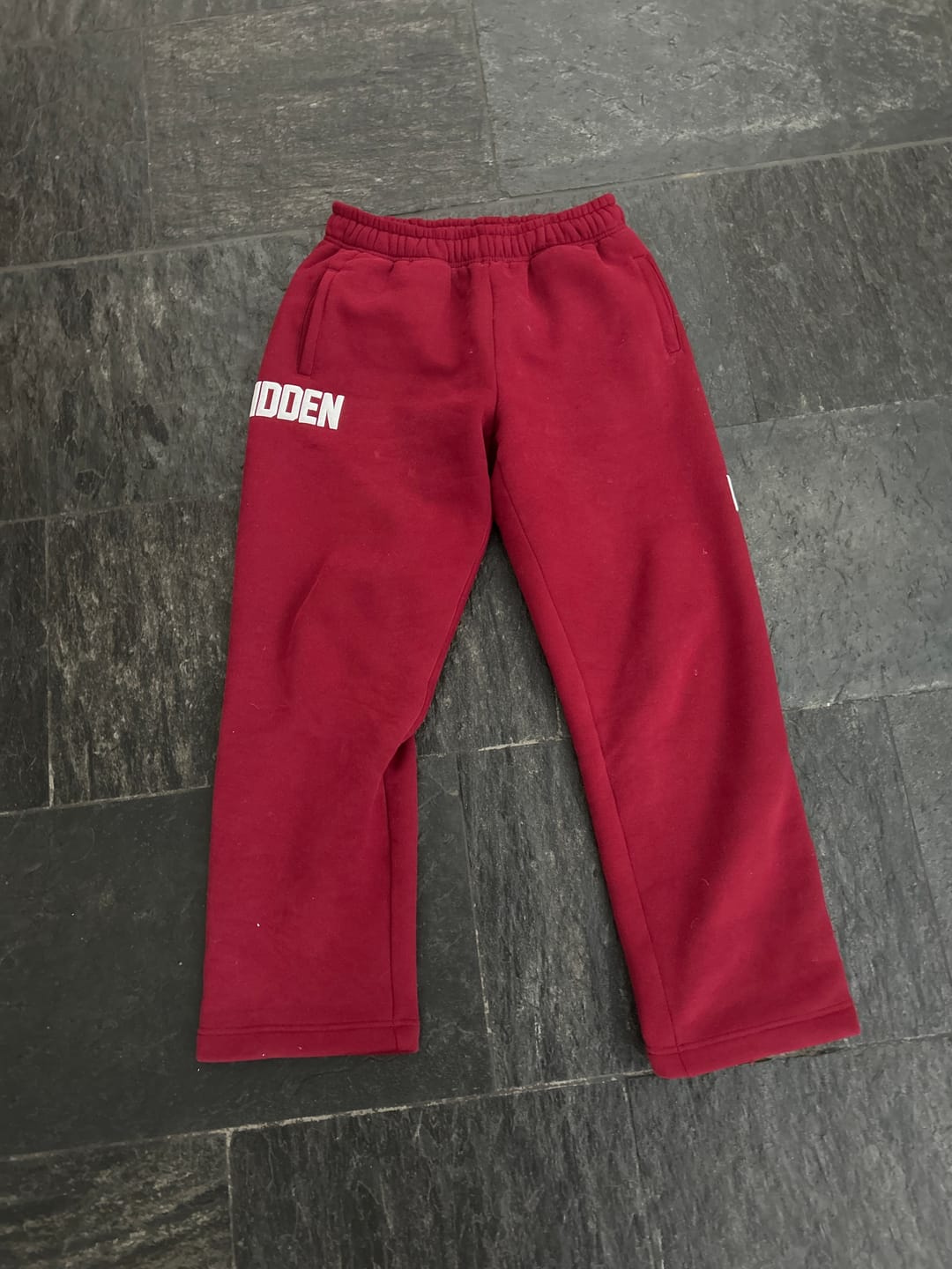 Customer photo review of GATED COMMUNITY STRAIGHT LEG SWEATPANTS BURGUNDY