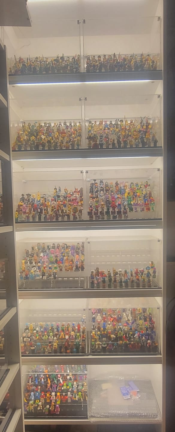 Customer photo review of Display Case for LEGO® 72 minifigures fits 1/2 IKEA Billy