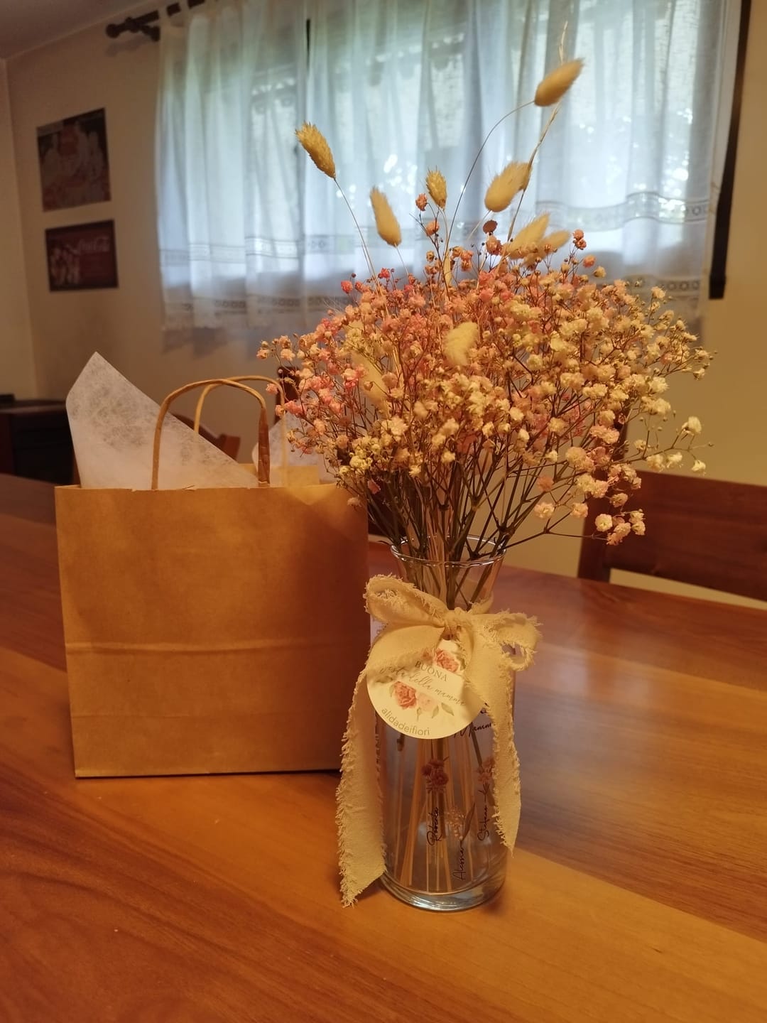Customer photo review of Il giardino della mamma – Vaso in vetro personalizzato con nome e fiori per mamma e nonna