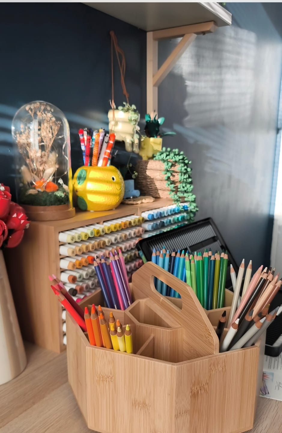 Customer photo review of Ohuhu 360° Bamboo Rotating Marker Organizer