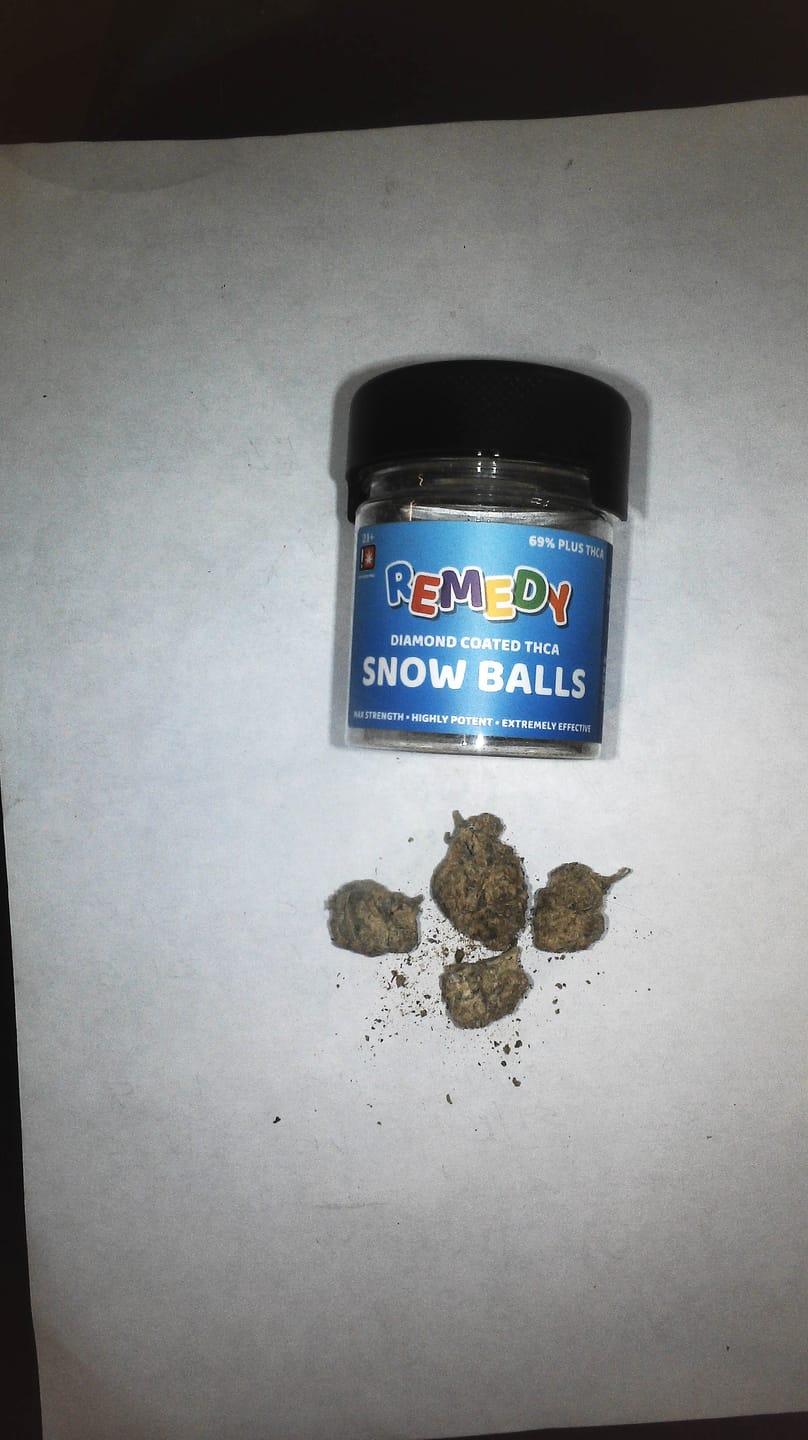 Customer photo review of White Widow THCa 3.5g Diamond Coated Snow Balls