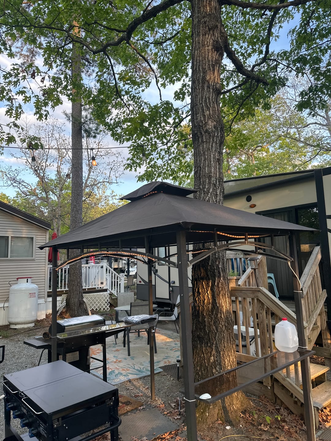 Customer photo review of MASTERCANOPY  8x5 Grill Gazebo Replacement Canopy Top for Model L-GG001PST-F