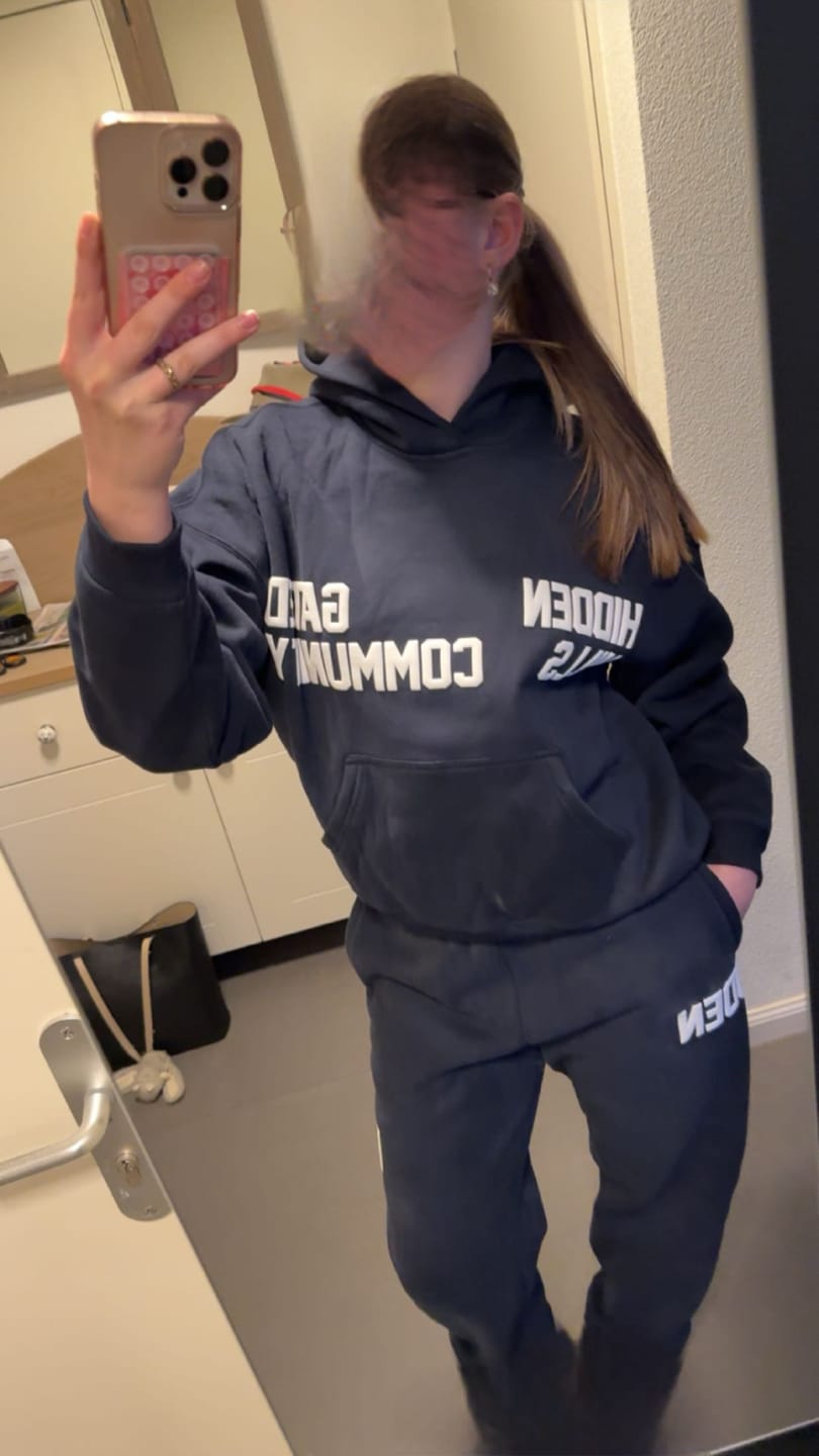 Customer photo review of GATED COMMUNITY CUFFED SWEATPANTS NAVY