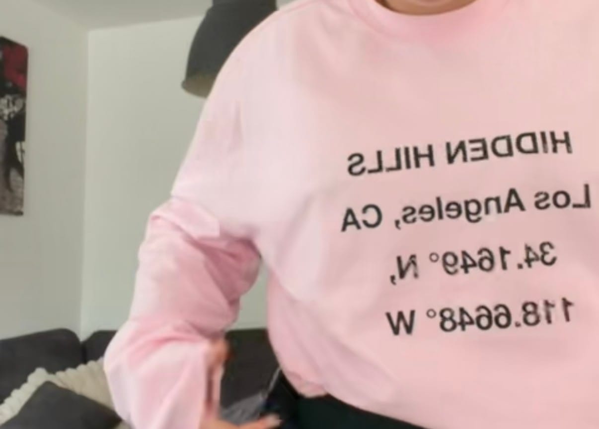 Customer photo review of VINTAGE LOGO LONGSLEEVE T-SHIRT LIGHT PINK