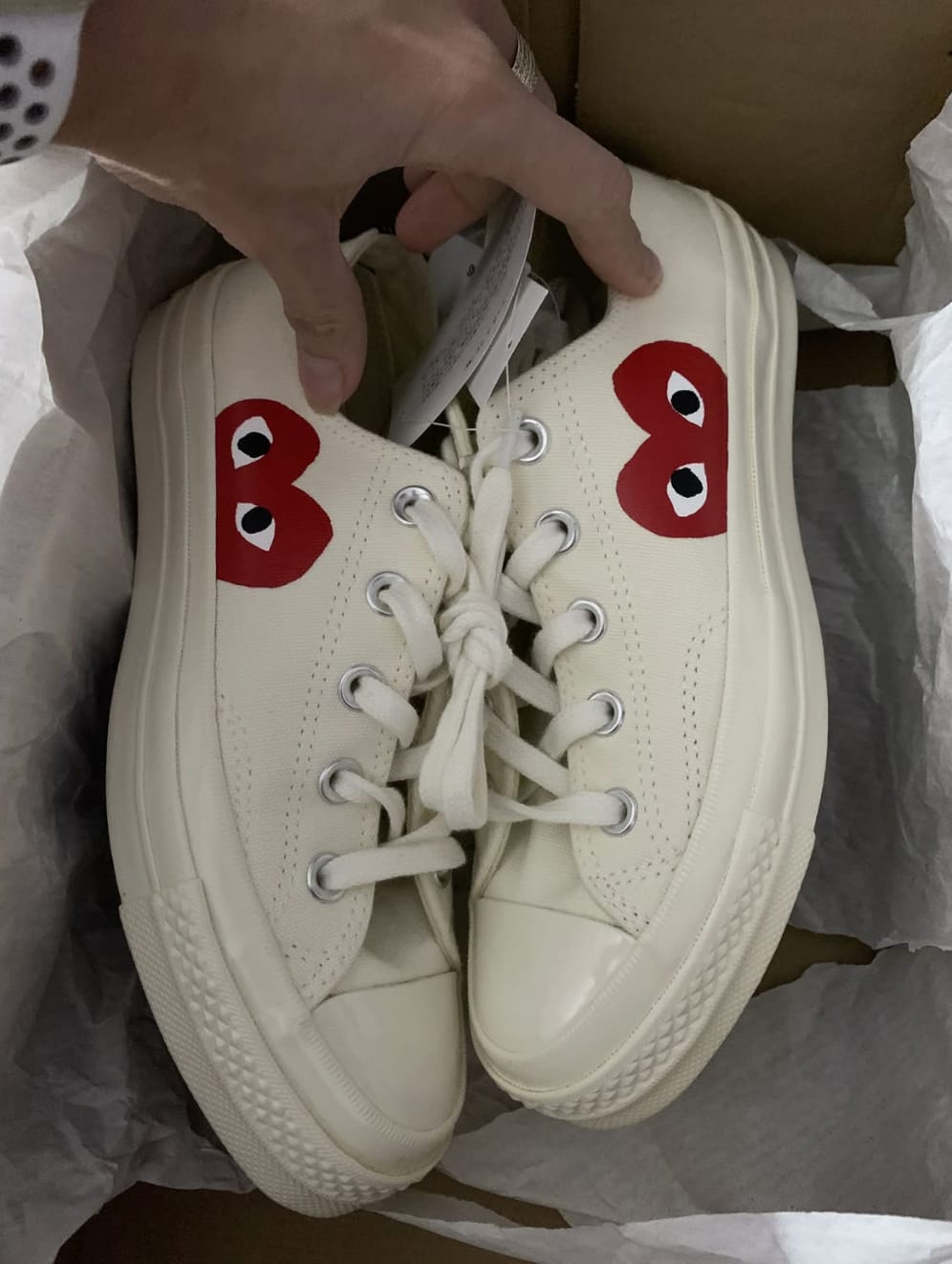 Customer photo review of Converse CDG crema un corazón rojo México | Tenis edición limitada