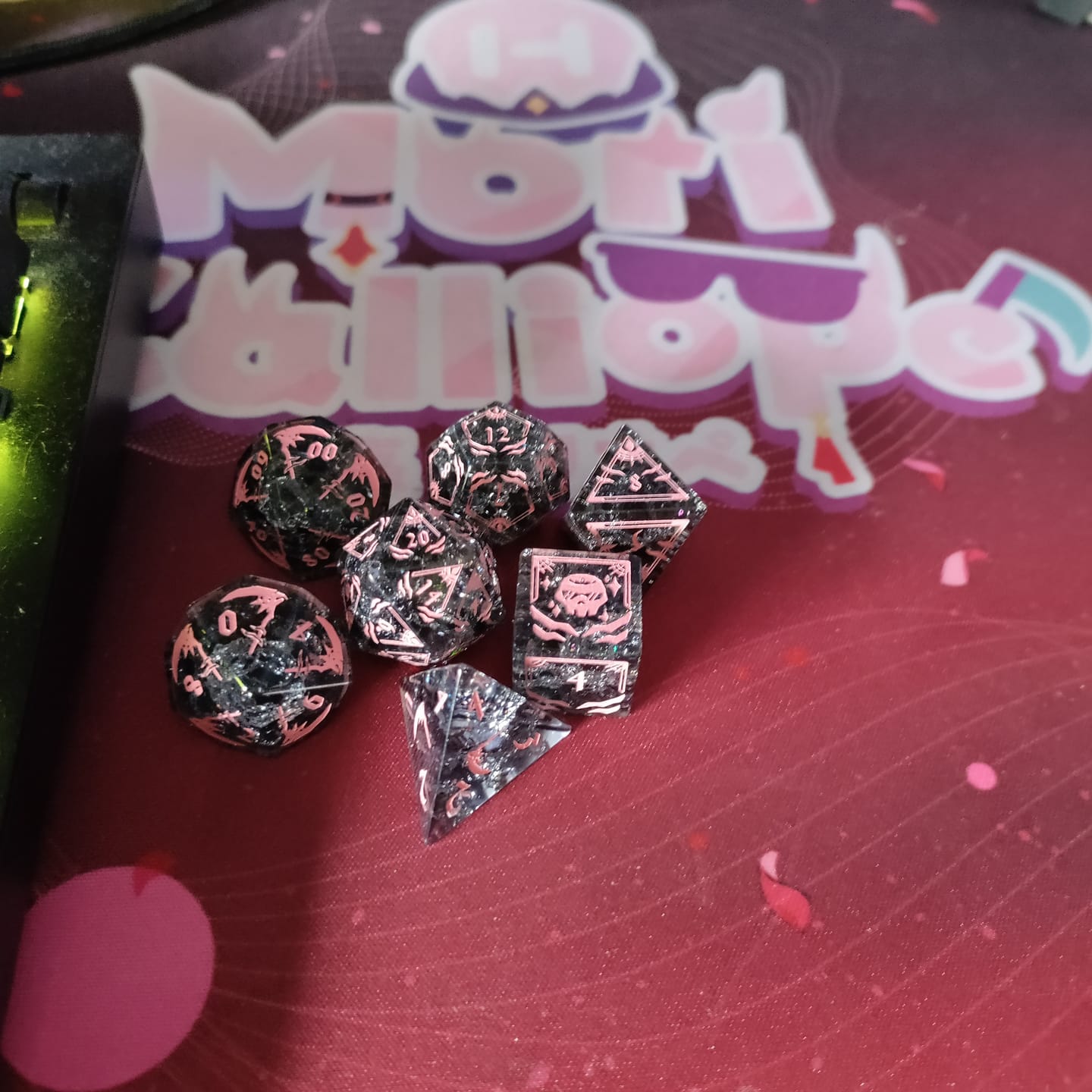 Customer photo review of PRE-ORDER | Mori Calliope Black Shattered Glass Dice Set | hololive English x MMG Exclusive