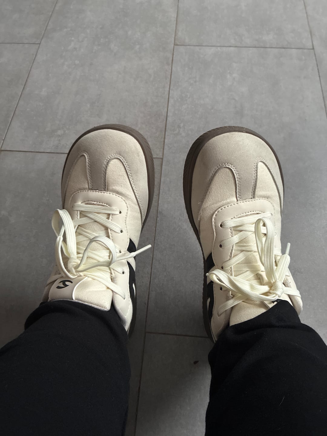 Customer photo review of Lily - Zapatos De Punta Ancha