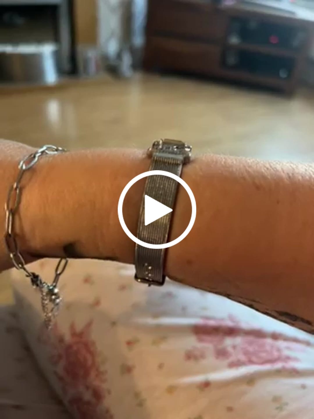 Customer video review of Mesh bracelet silver