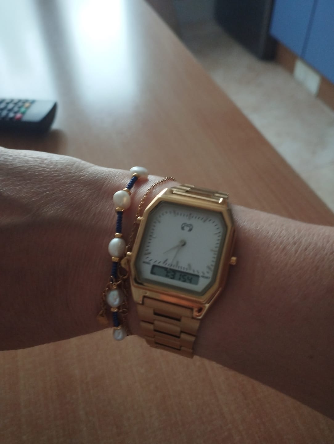 Customer photo review of Reloj Vintage Retro ~ GoldWhite