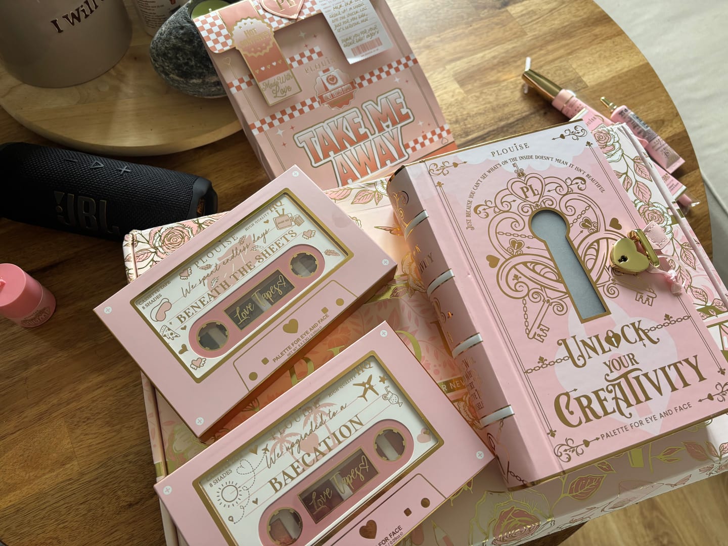 Customer photo review of Glisten To Your Heart Glitter Liquid Eyeliner Set