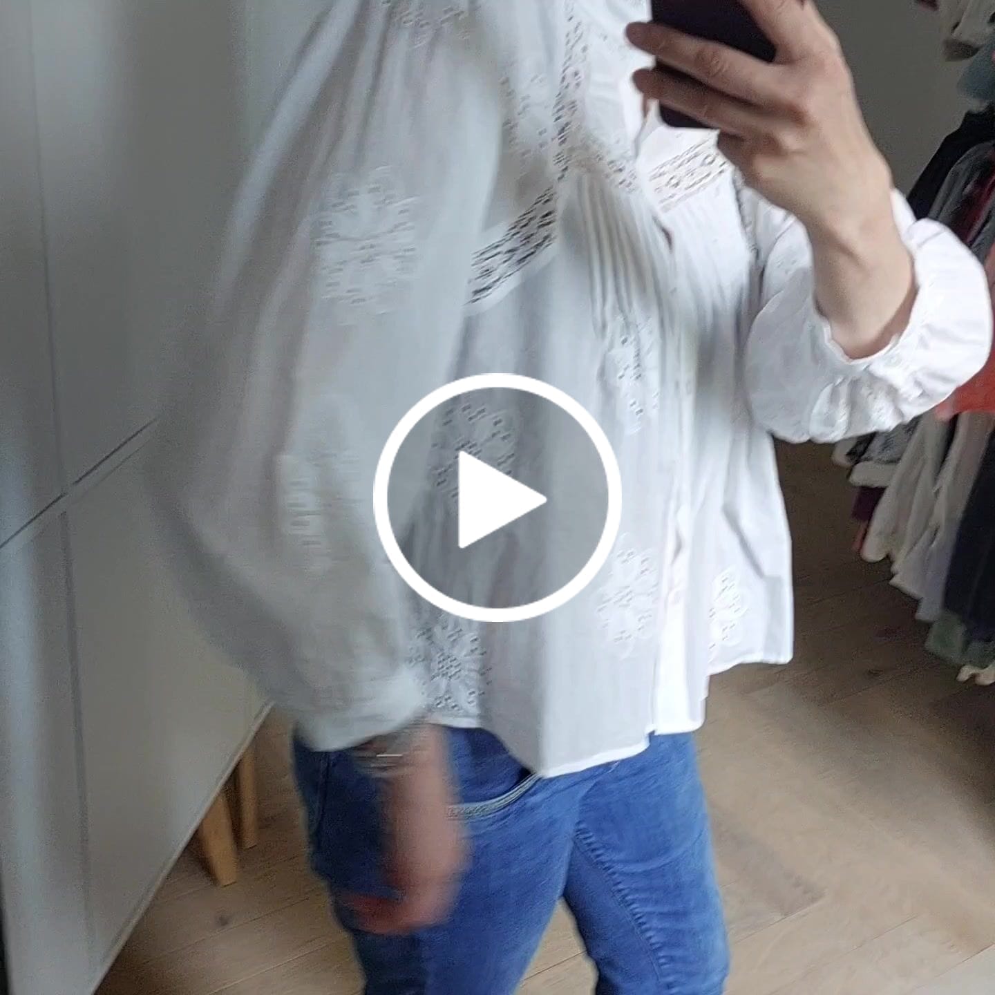 Customer video review of Bluse EUPHORIA weiss
