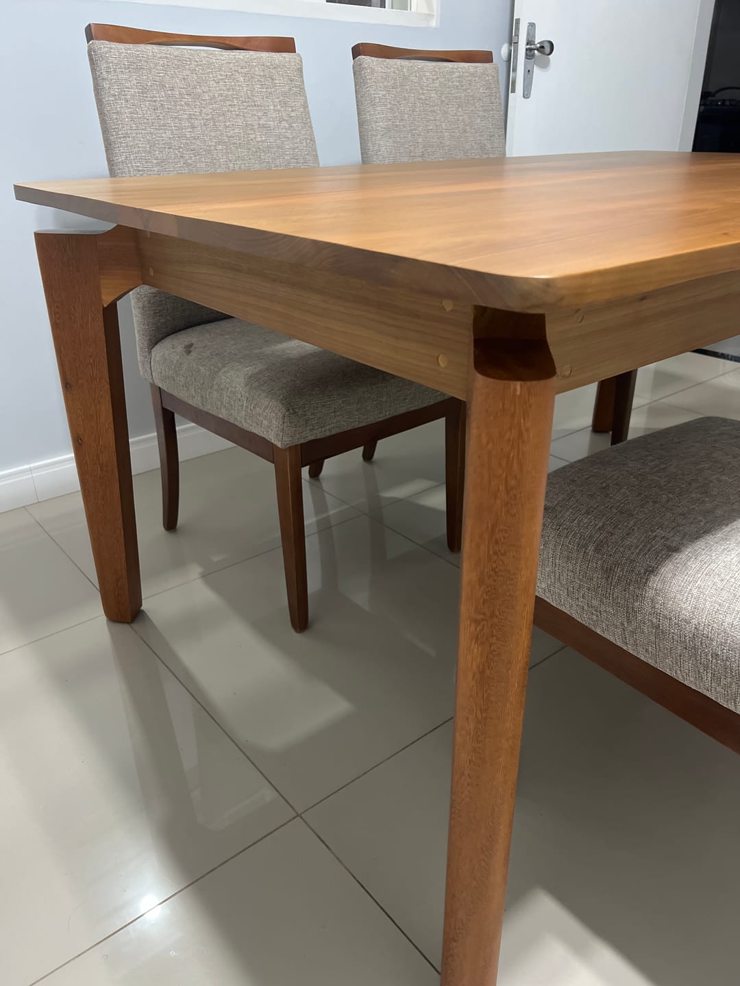Customer photo review of Mesa De Jantar Retangular De Madeira Maciça Demolição Maresias