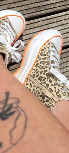 Customer photo review of Sneaker Smiley