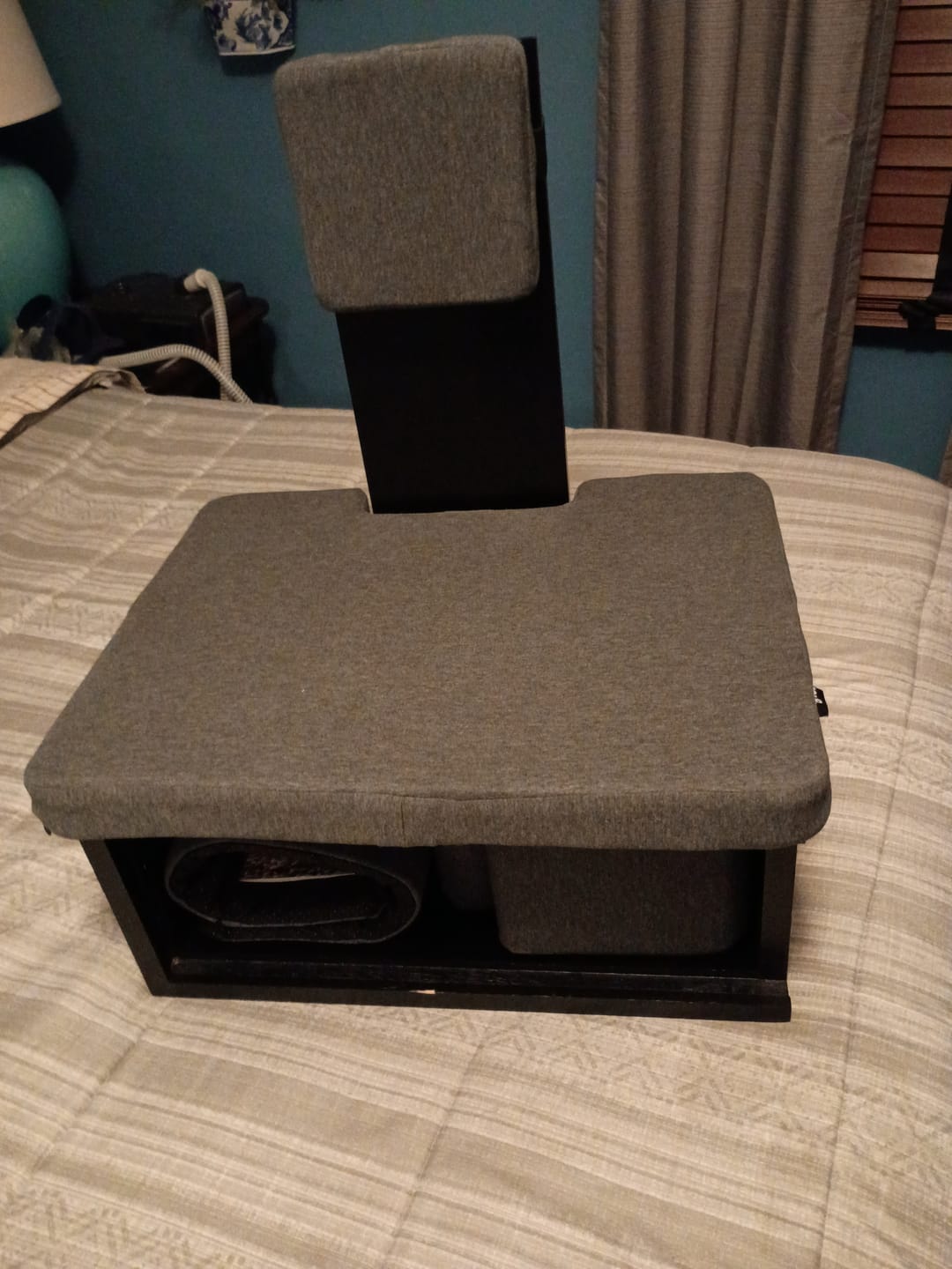 Customer photo review of Ungloo Box - Portable Meditation Chair With Back and Hip Support
