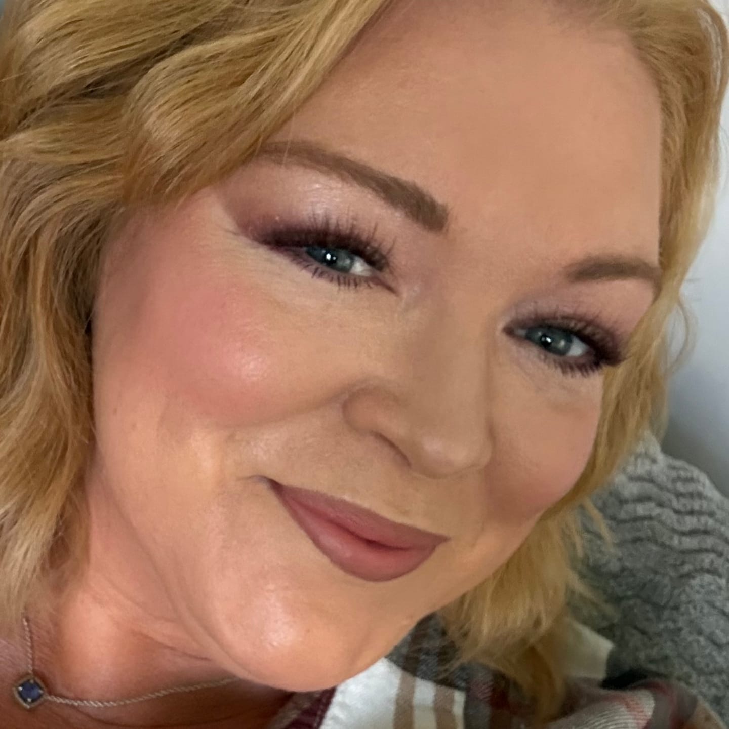 Customer photo review of Chestnut - Lazy Girl Pre-Glued Lashes