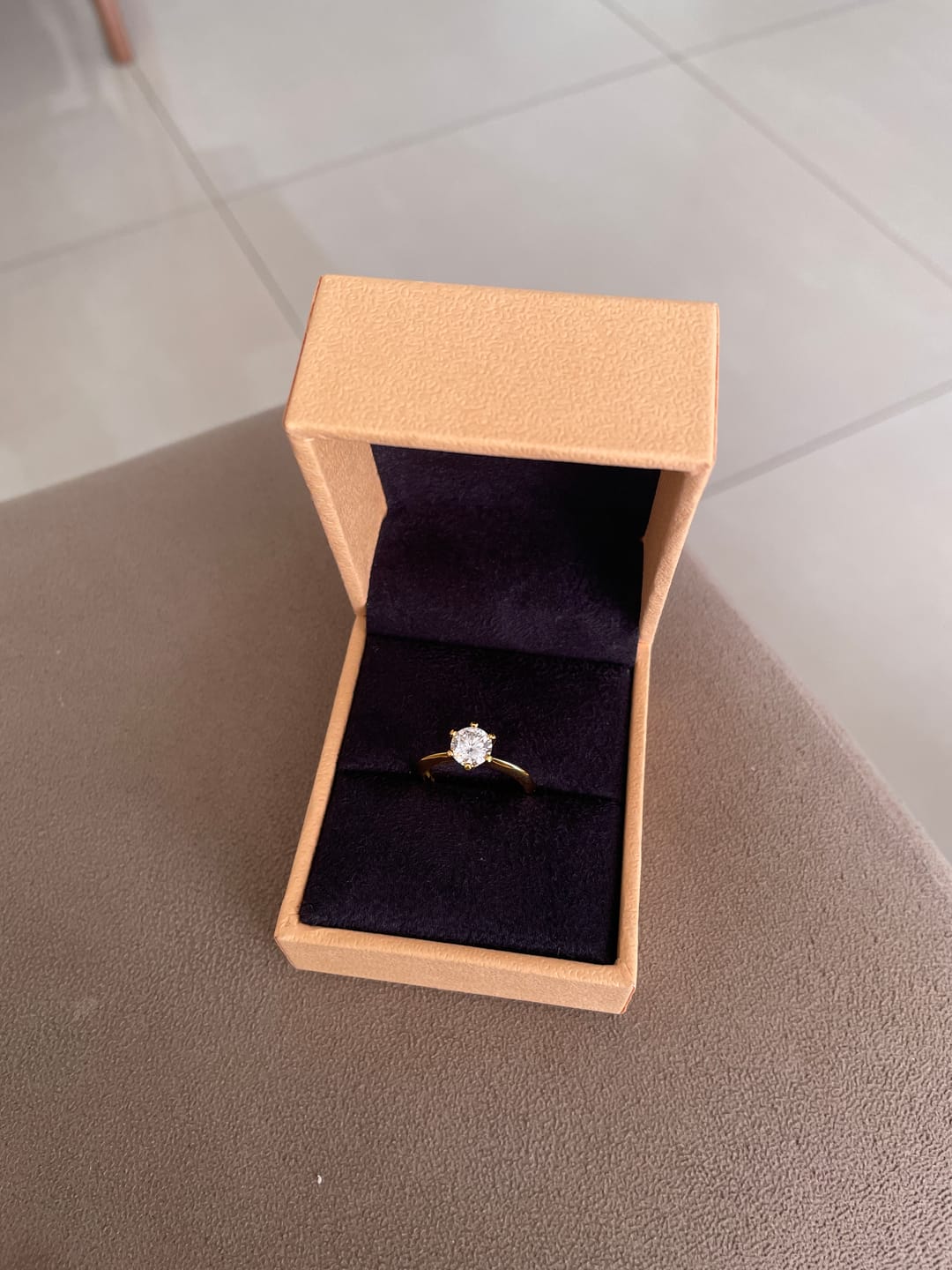 Customer photo review of Anel Solitário Clássico com Moissanite 1ct