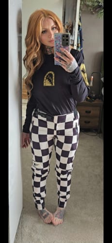 Reviewer showing the front fit of the black Occult Long Sleeve Jersey in a mirror selfie.