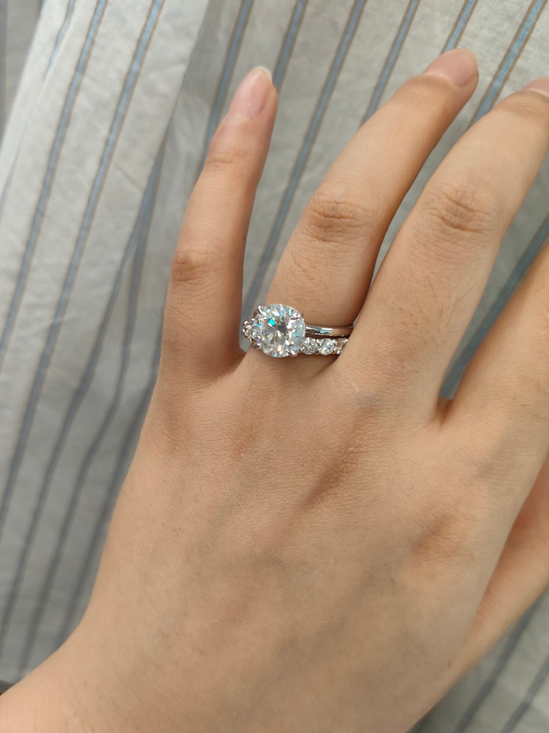 Customer photo review of S925 3.0CT Moissanite Round Cut 2PC Engagement Ring Set Stackable Ring Set For Women