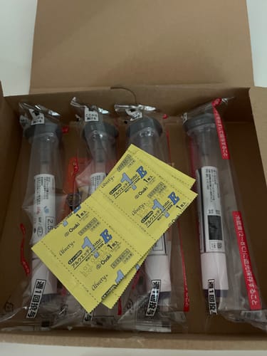 購入者が開封した箱。4本のマンジャロ注射器と付属品が並んでいます。