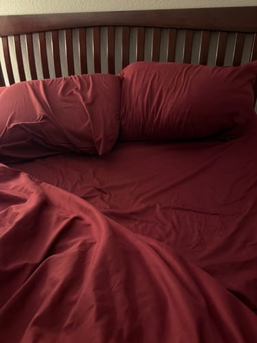 Customer photo review of Eggplant Bamboo Bed Sheets - Cooling Comfort For Modern Bedrooms