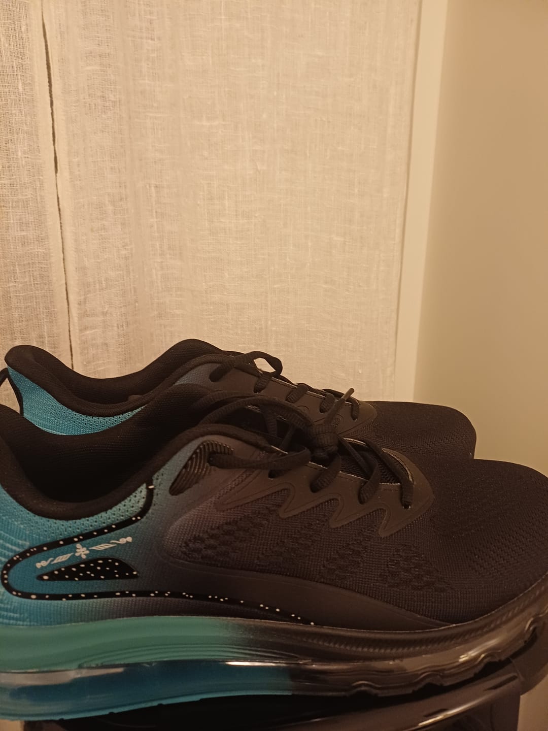 Customer photo review of Gymfit Air Motion sneakers